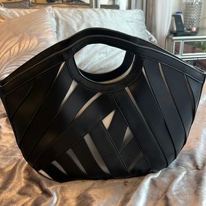 Cute black hand/shoulder bag.